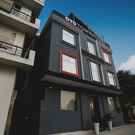 Collection O Townhouse 069 Hotel Gurgaon Ngoại thất bức ảnh