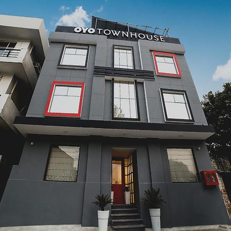 Collection O Townhouse 069 Hotel Gurgaon Ngoại thất bức ảnh